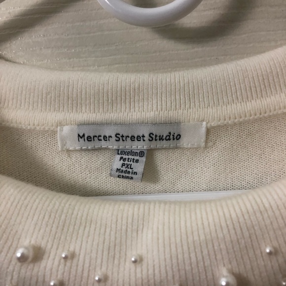 4 Sweatshirts 🔥🔥👚👚👚👚 - Picture 8 of 8